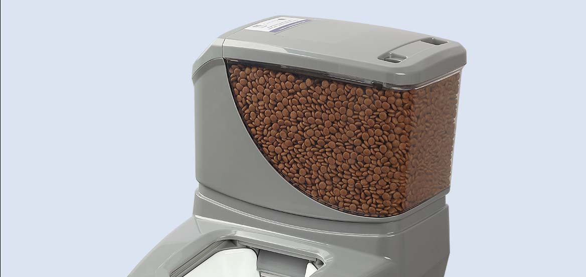 the portionpro rx has a large capacity for dry pet food